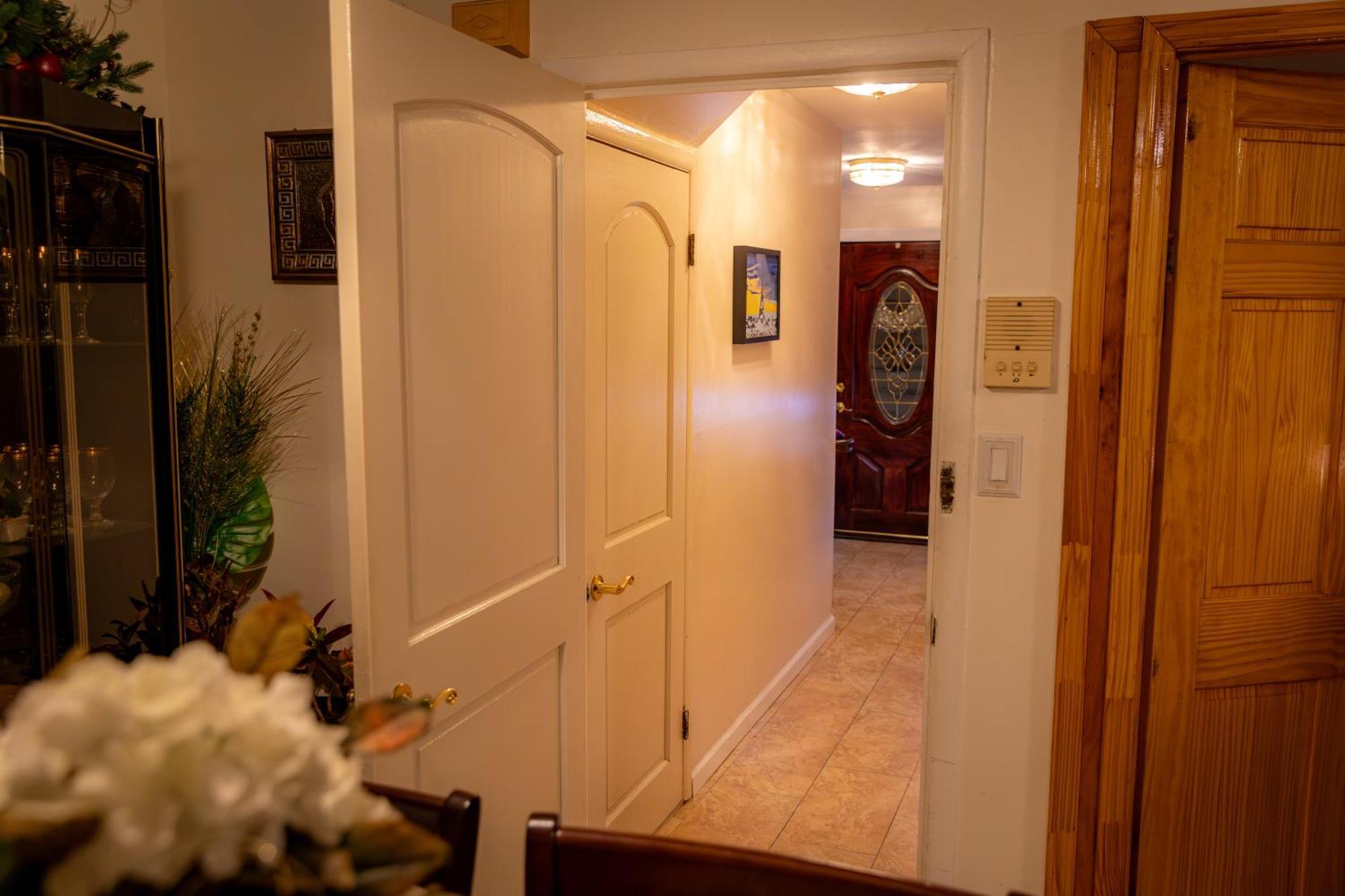 Spacious Comfy Room In Cozy Classy Duplex นิวยอร์ก ภายนอก รูปภาพ