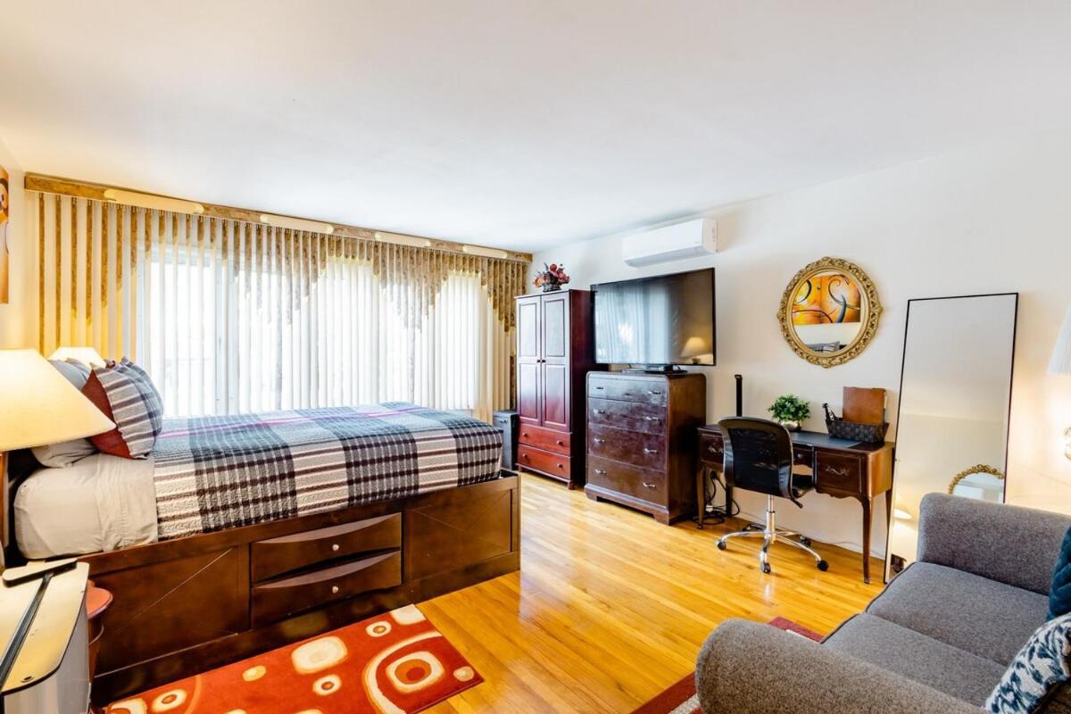 Spacious Comfy Room In Cozy Classy Duplex นิวยอร์ก ภายนอก รูปภาพ